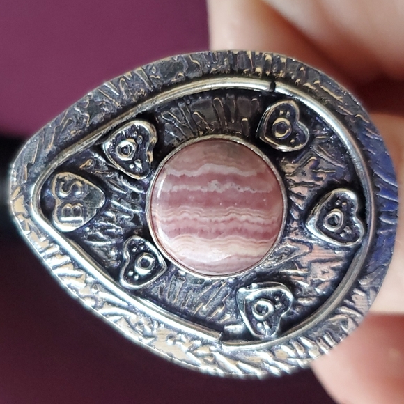 New Rhodochrosite Engraved Heart Shaped Silver Ring. - Picture 2 of 13